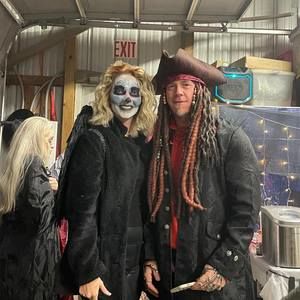 Meet your Posher, Lora